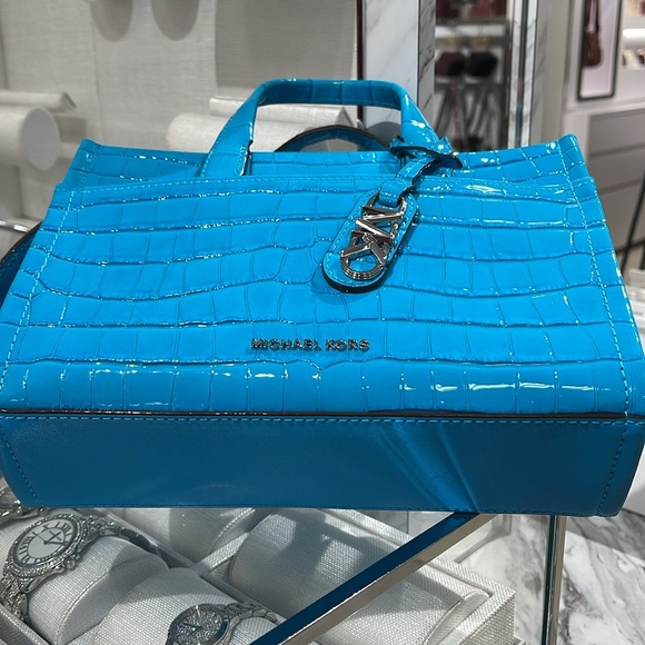 Michael Kors Gigi Small Crocodile Embossed
Leather Messenger Bag
SANTORINI BLUE - Picture 7 of 16